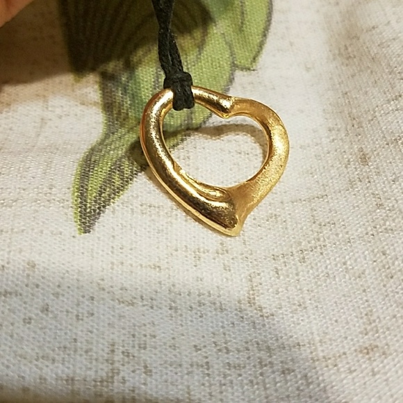 18K Gold Heart Necklace - Picture 2 of 7
